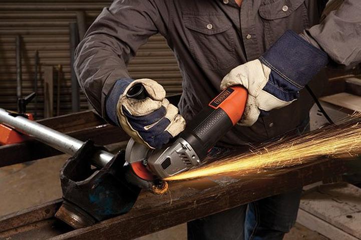 Black&Decker G720P-B5 820W 115mm Small Angle Grinder with 1