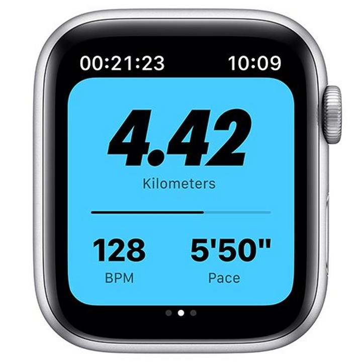 Apple Watch Nike Series 6 GPS, 44mm Silver Aluminium Case with Pure Platinum/Black Nike Sport Band