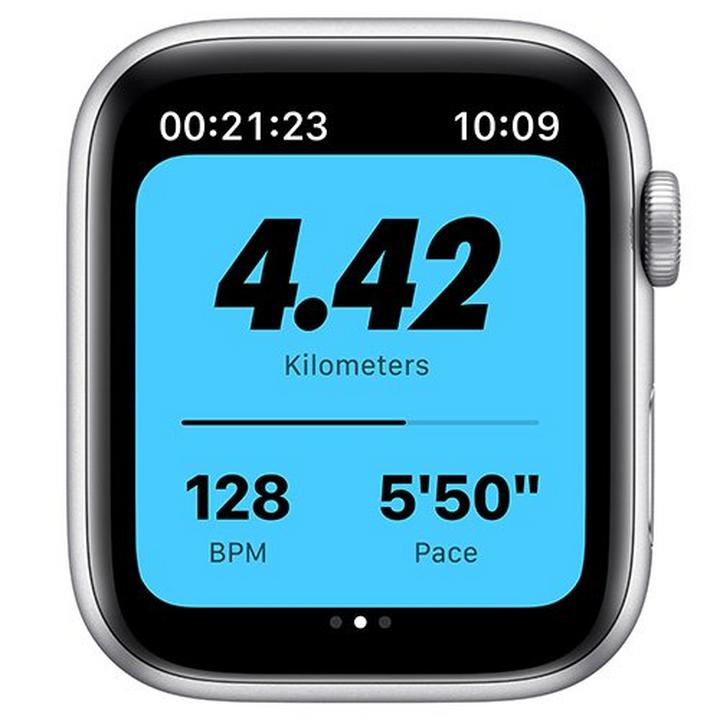 Apple Watch Nike SE GPS, 44mm Silver Aluminium Case with Pure Platinum/Black Nike Sport Band