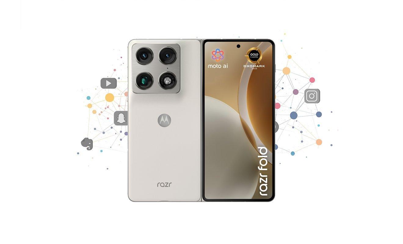 هاتف Motorola Razr Fold مفتوح