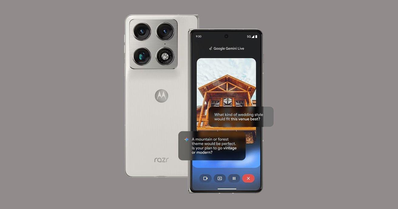 هاتف Motorola Razr Fold يعرض المتانة