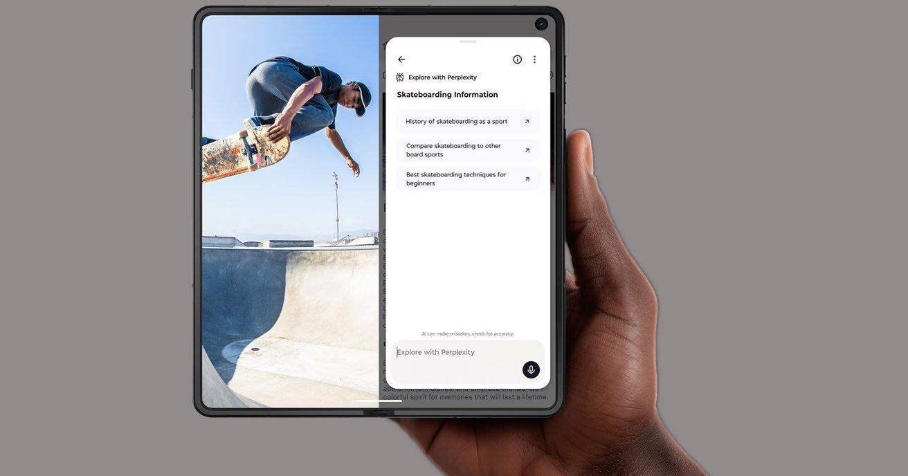هاتف Motorola Razr Fold يعرض المتانة
