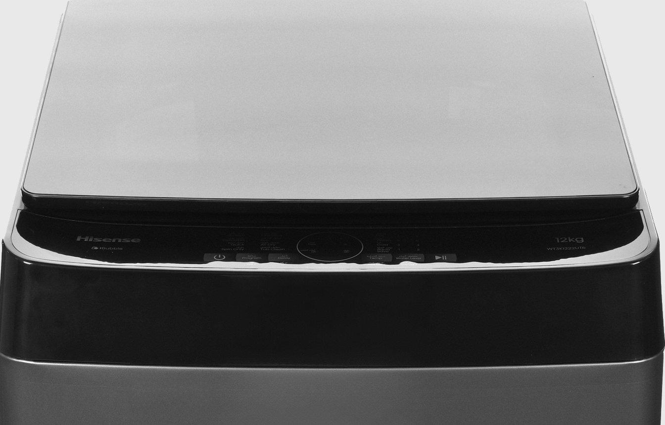 صورة تبرز الغطاء الشفاف للغسالة