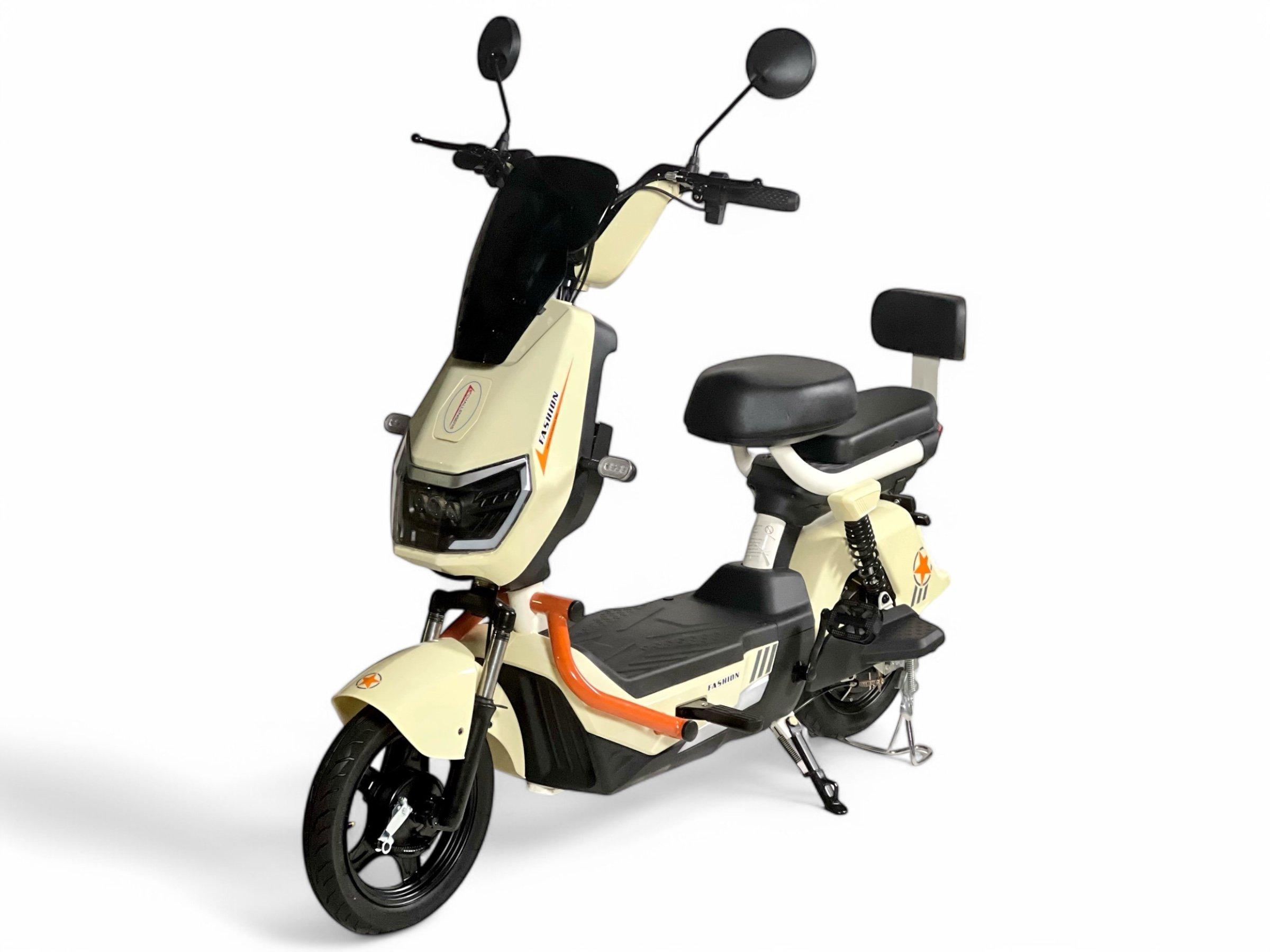 Electric Scooter V30, Electric Kick Scooter With Modren Desgin, Max Speed 30 KM/H Around, Range 20-25-KM, Electric Motor With 4 Batteries, Adult Scooter With 350W Motor 3