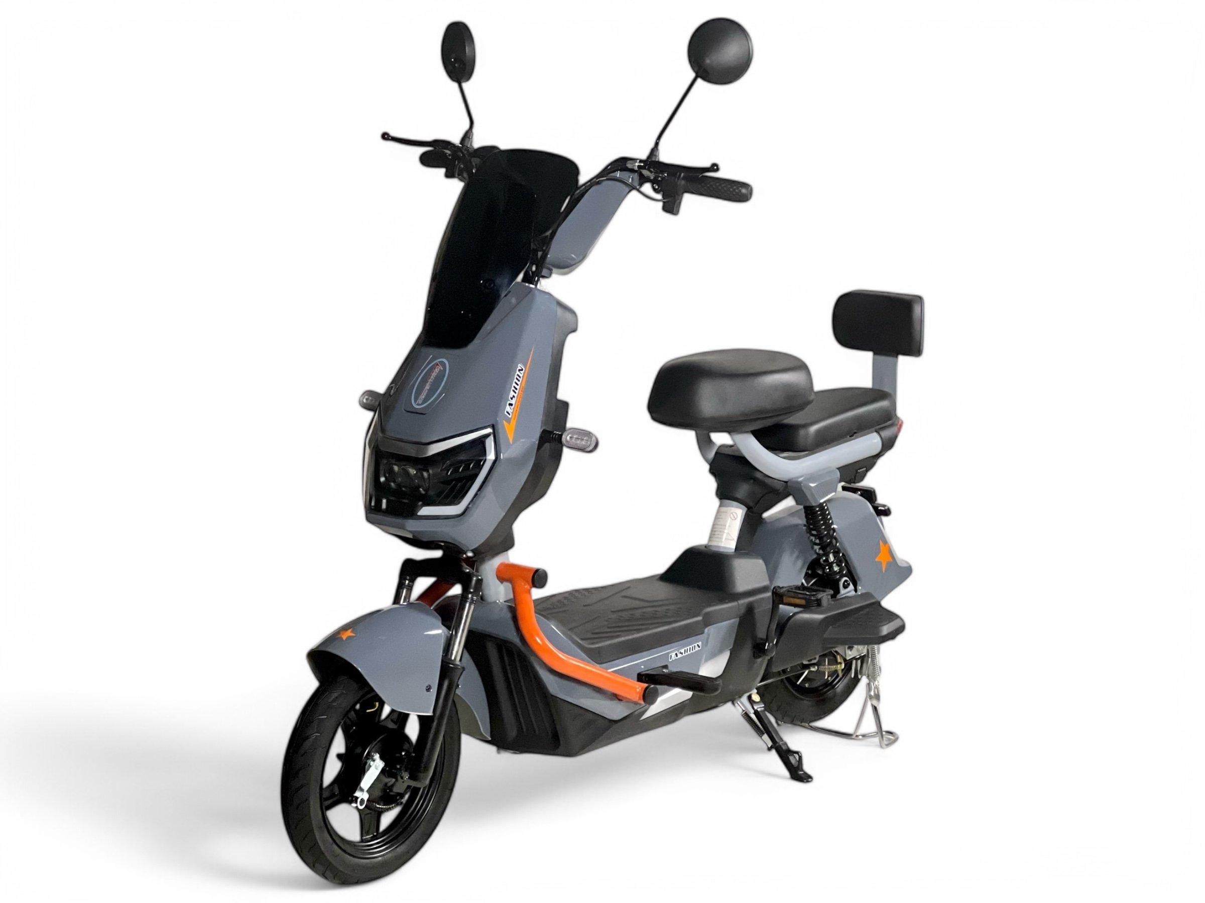 Electric Scooter V30, Electric Kick Scooter With Modren Desgin, Max Speed 30 KM/H Around, Range 20-25-KM, Electric Motor With 4 Batteries, Adult Scooter With 350W Motor 3