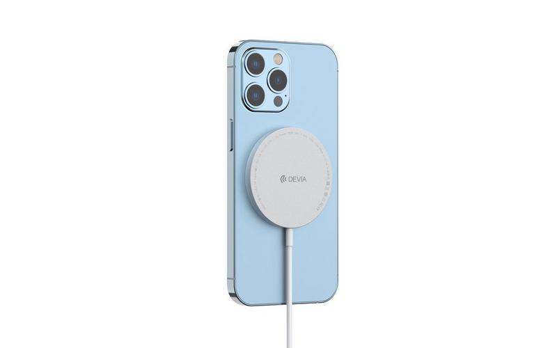 شاحن Devia EA239 اللاسلكي المغناطيسي لأجهزة iPhone وغيرها من الأجهزة، يدعم الشحن بتقنية Qi – باللون الأبيض
